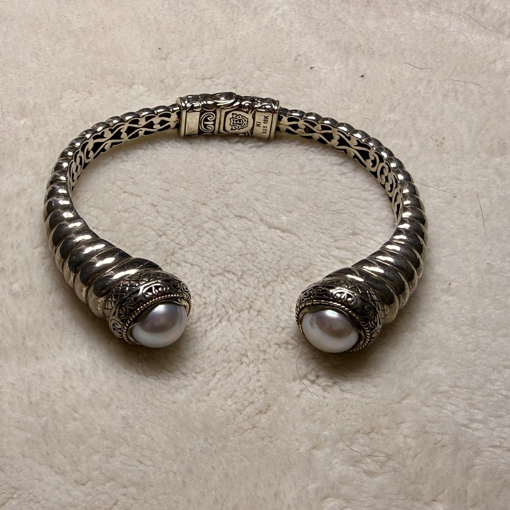 Eleganza sterling silver and 18K yellow gold mabe pearl tip ribbed cuff bracelet